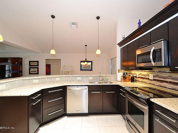 3rd image of 12021 W London Lake Dr