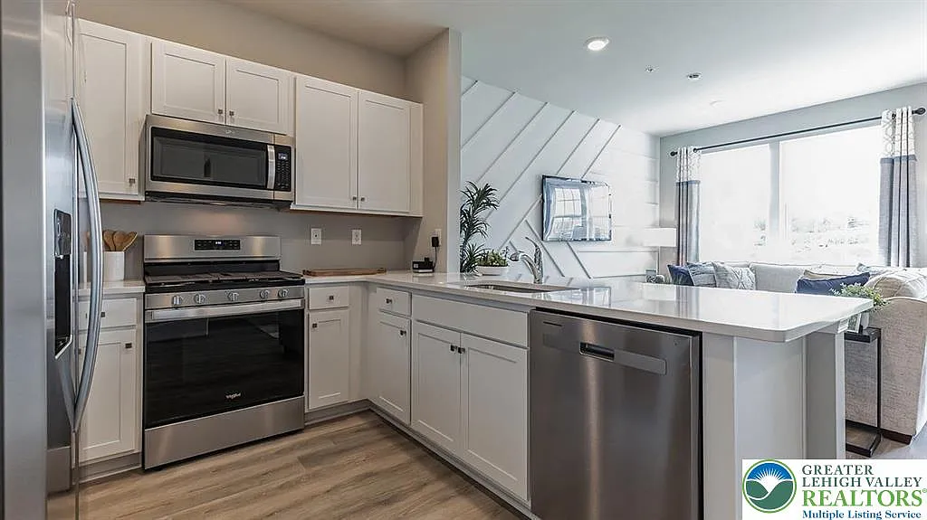 3 bed, 2.5 bath, 1500 sqft, $2,600 — Photo 4