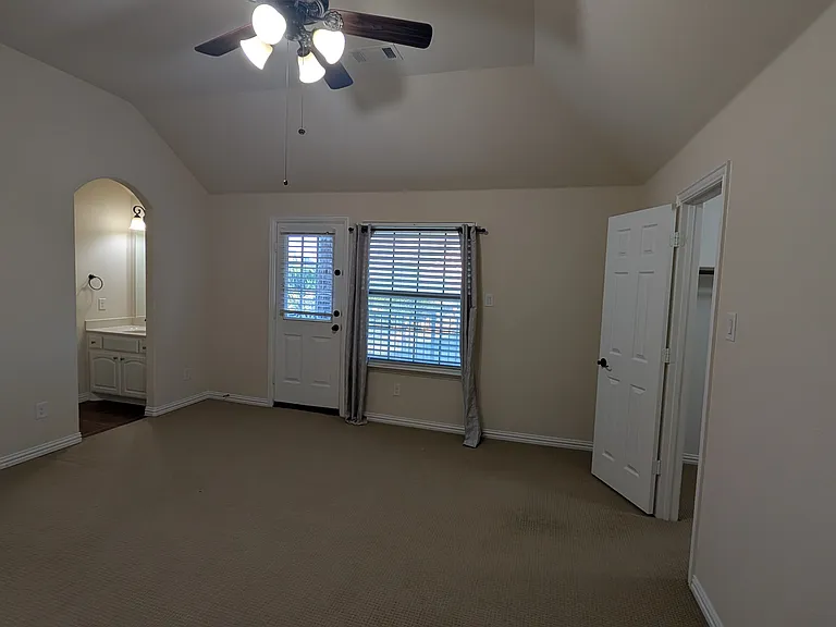 12461 Bridgeport Dr — Photo 46