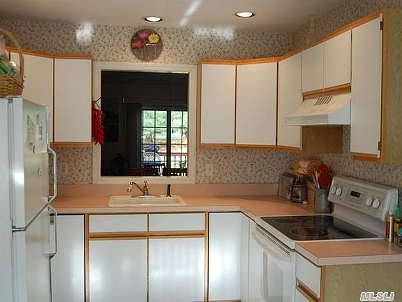 4th image of 735 Calebs Way #3