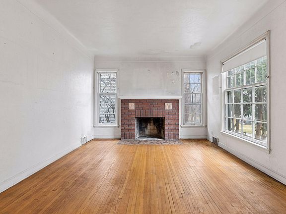 2nd image of 1493 Eleanor Ave