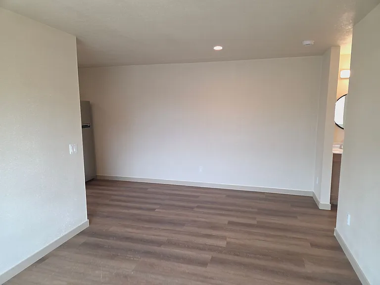 1805 Saint James Pl — Photo 32