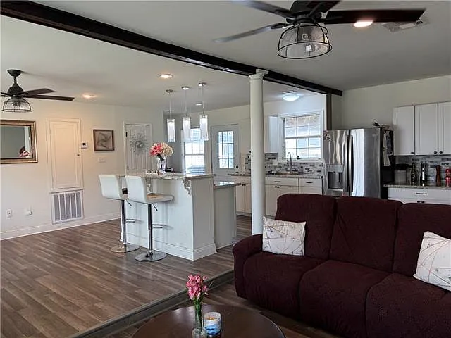 3 bed, 2.0 bath, 1250 sqft, $2,000 — Photo 3
