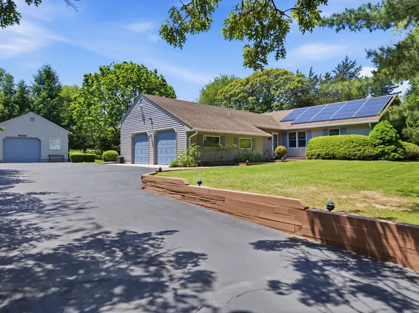 11 Mimosa Pl, Shelter Island Heights, NY 11965