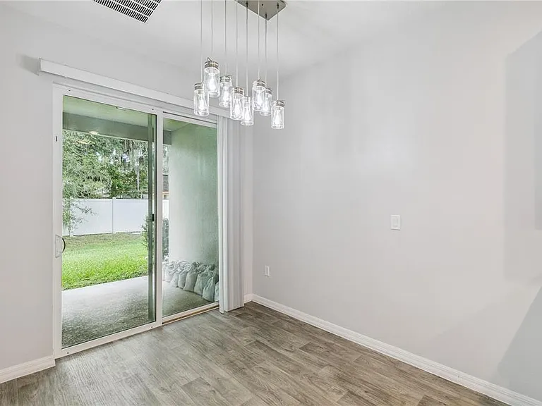 1863 Shumard Ave — Photo 11