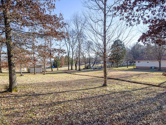 3rd image of Lakeview Cir