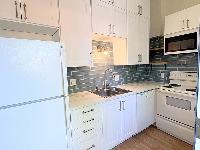 136 Inca St — Photo 4