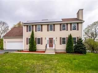 33 Croft Ct, Pawcatuck, CT 06379