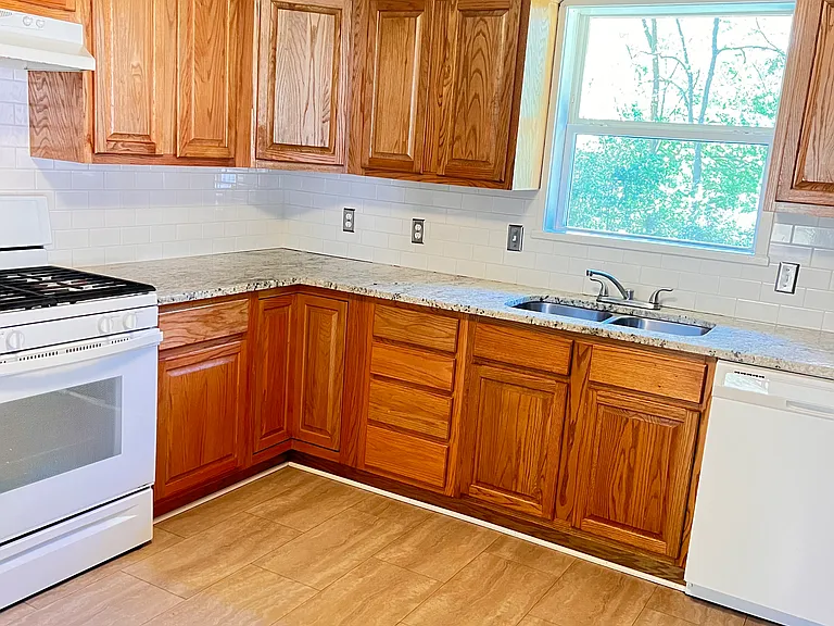 1526 Goliad St — Photo 3