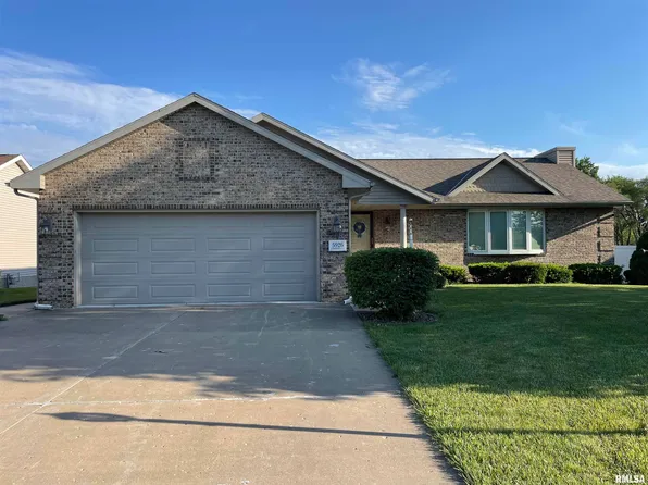 5926 W Charleston Ct, Peoria, IL 61607