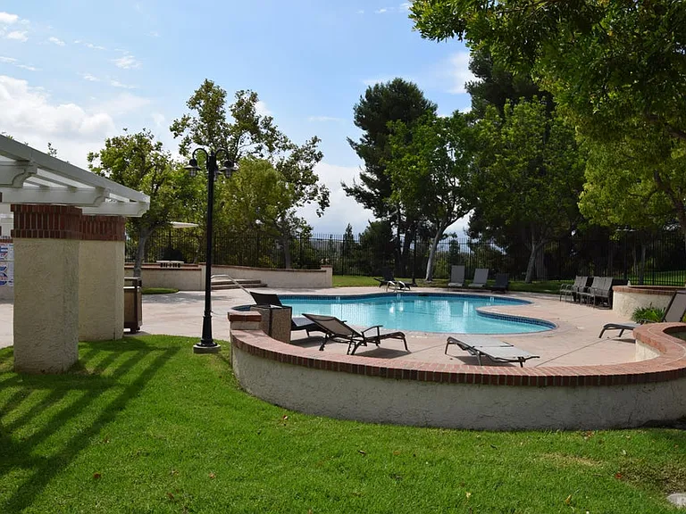 2462 Rikkard Dr — Photo 17