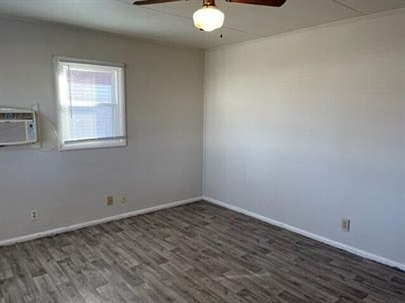 2nd image of 1104 Eastview Dr