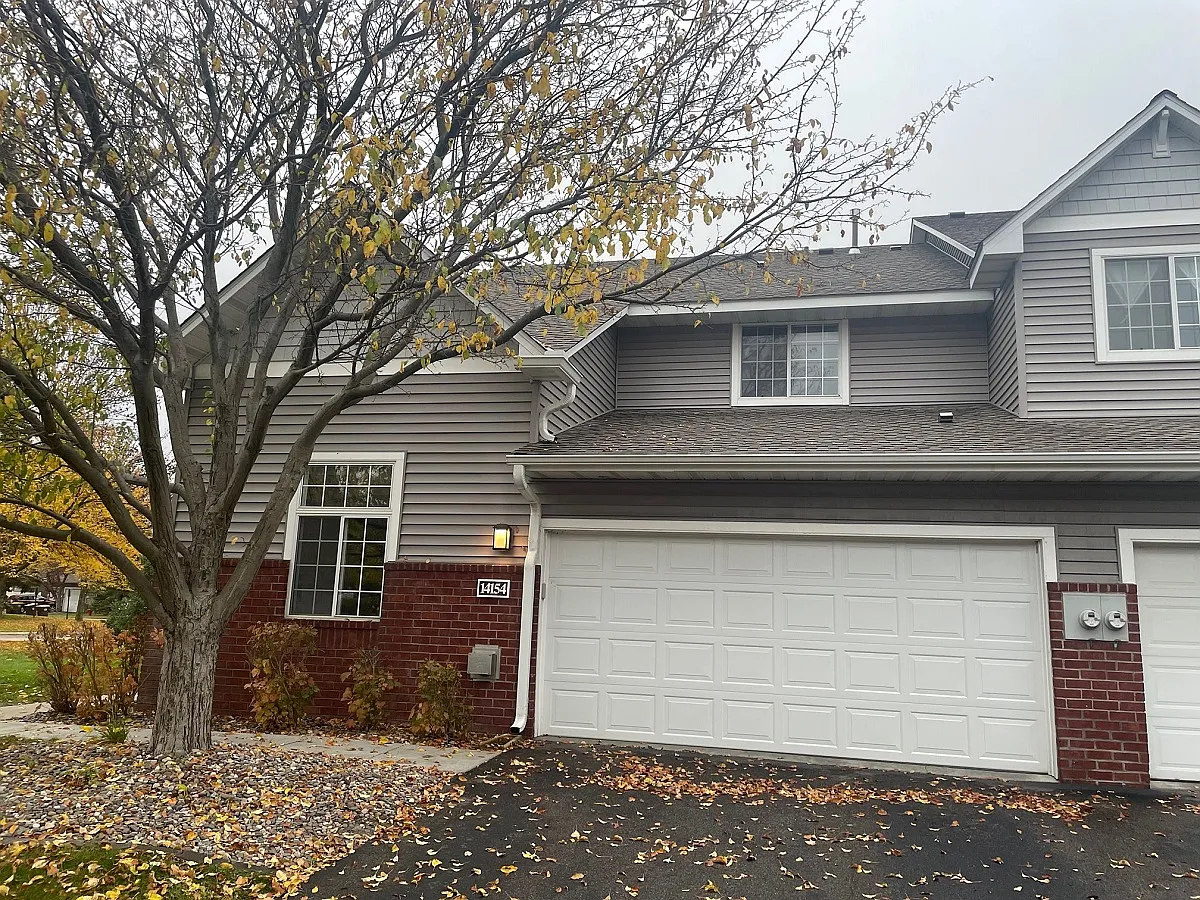2 bed, 1.5 bath, 1390 sqft, $2,095 — Photo 1