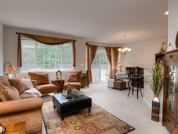 Lovely Open Floor Plan and Natural Light