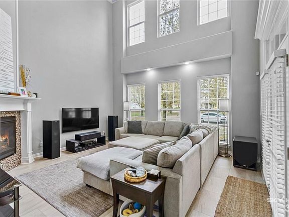 5th image of 3511 W Belmont Cir