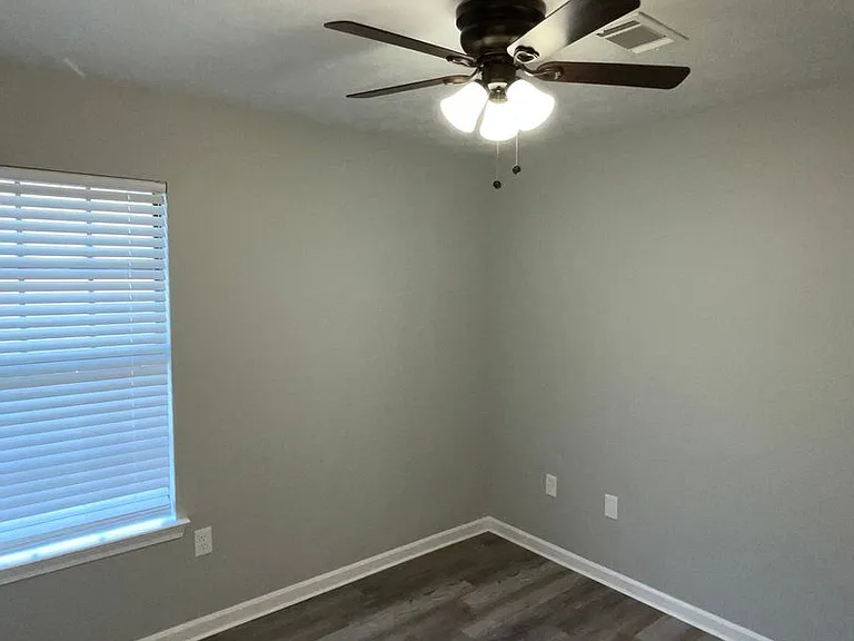 1415 Huebner St — Photo 15