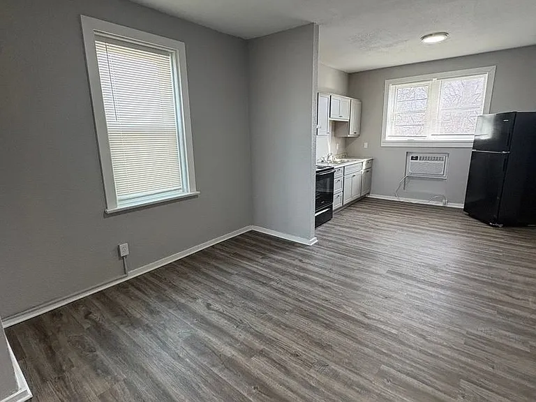 3954 S Grand Blvd — Photo 7