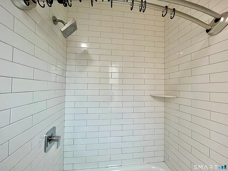 597 Chapel St #2R — Photo 9