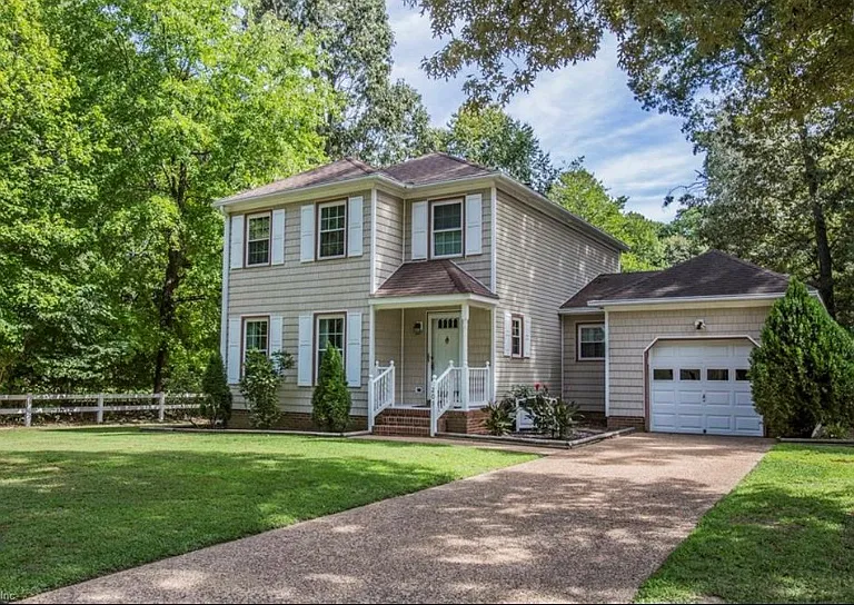 205 Fischer Dr — Photo 2