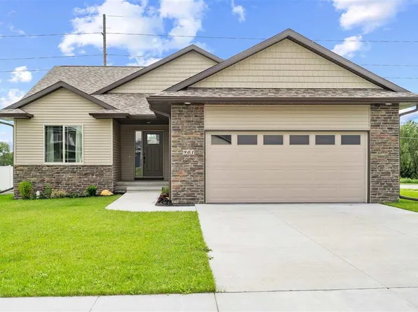 901 Carl Ct, Solon, IA 52333