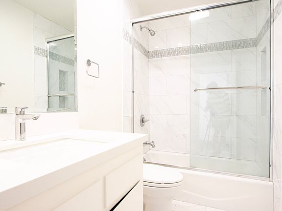 4th image of 1323 14th St #D