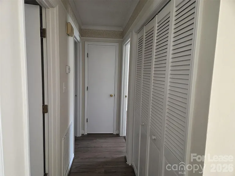 411 Town St — Photo 6