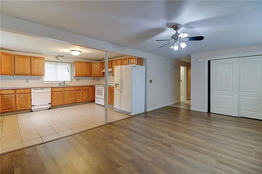 2 bed, 1.0 bath, 1150 sqft, $2,000 — Photo 2