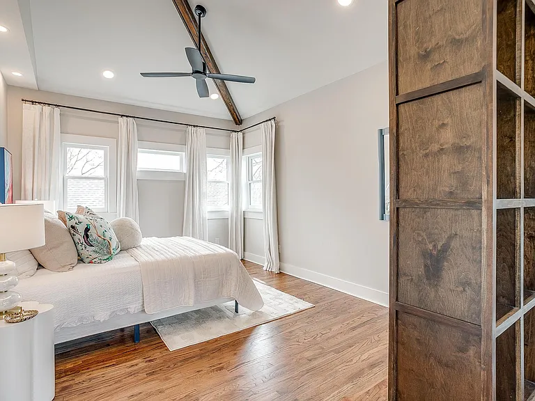 1405 S Henderson St — Photo 44