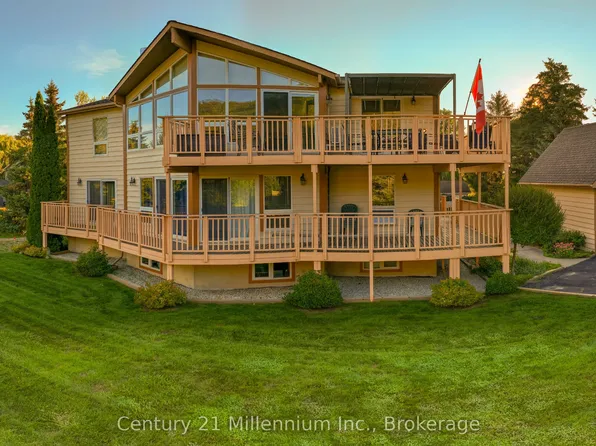 130 Pioneer Ln, The Blue Mountains, ON L9Y 0M7