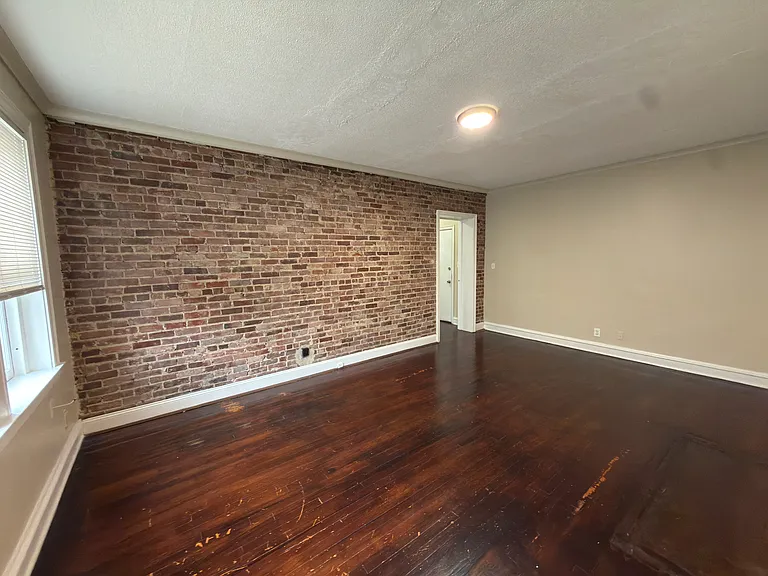330 Laurel St #214 — Photo 9