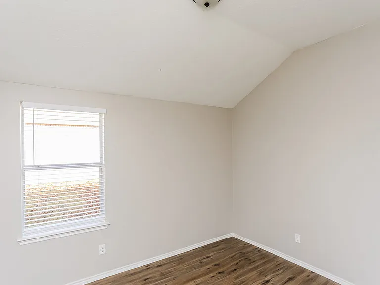 312 Singleton Dr — Photo 13