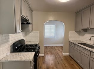 175 N Nichols Ave #B, Dinuba, CA 93618