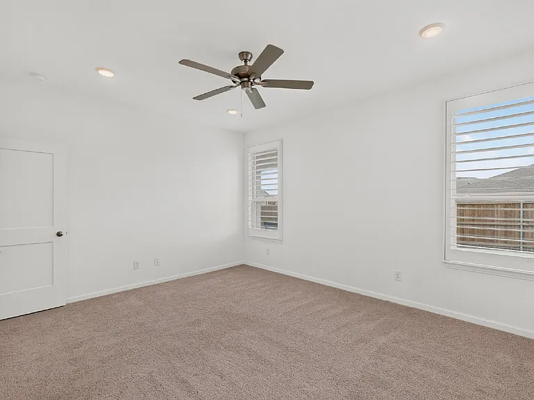114 Drovers Dr — Photo 15