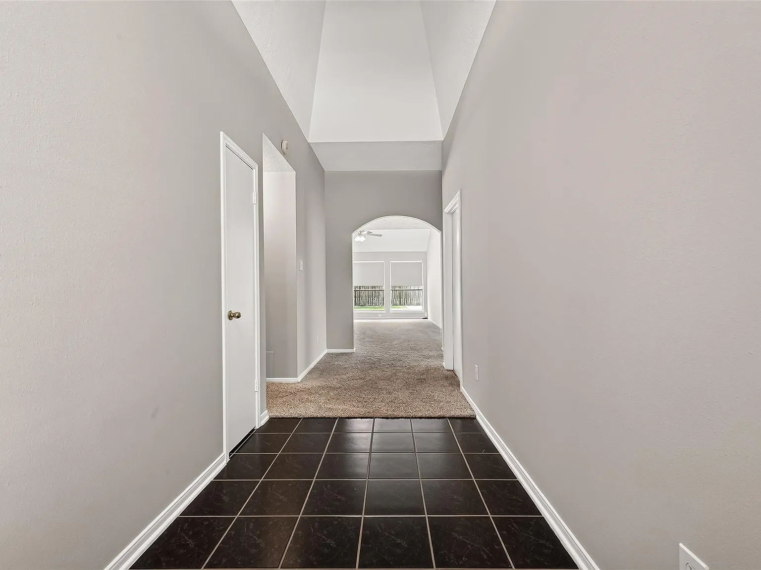 4 bed, 2.0 bath, 1918 sqft, $2,160 — Photo 3