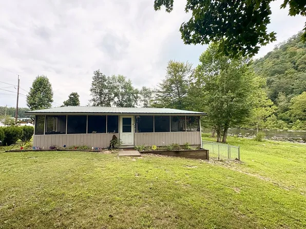 753 Doc Fox Rd, Forest Hill, WV 24935