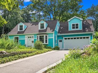 690 Barton Dr, Ann Arbor, MI 48105