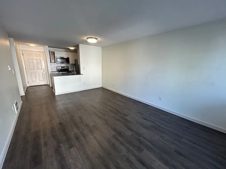1526 44th Ave SW — Photo 5