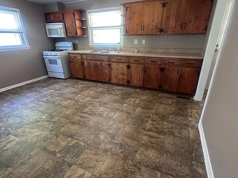 617 Vass Ln — Photo 5