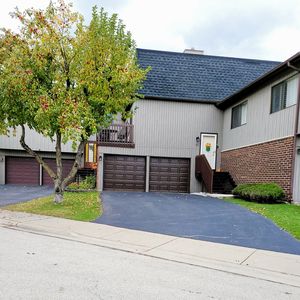 60 Lake Shore Dr, Roselle, IL, 60172