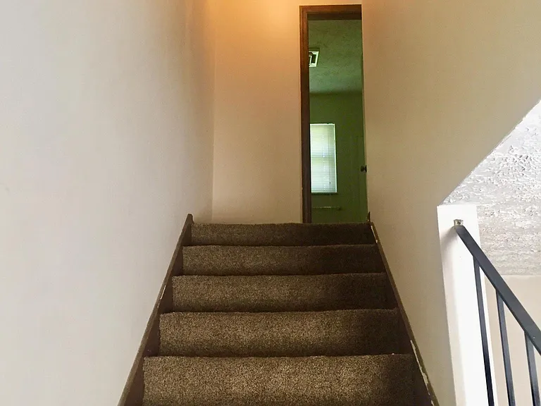 1808 Parkwood Ln #11 — Photo 2