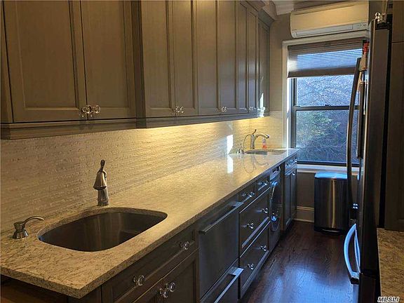4th image of 2 Herrick Dr APT 3E