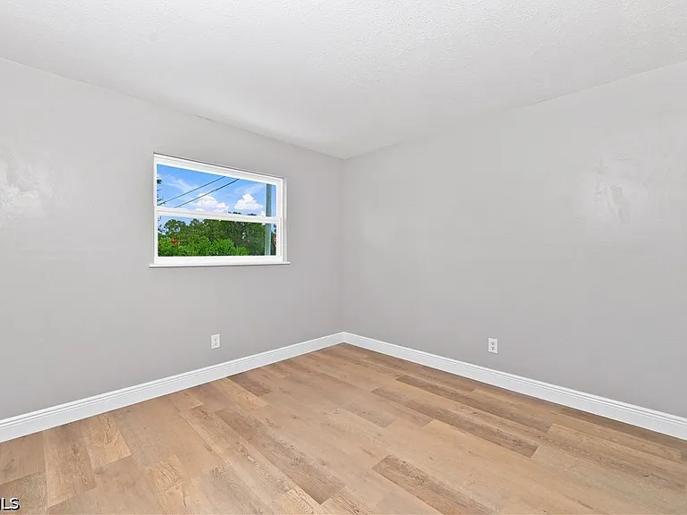 903 SE 20th Ct — Photo 31