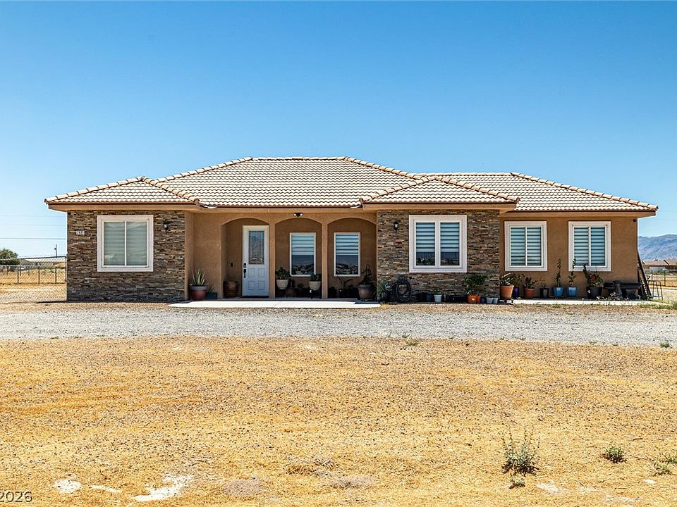 1st image of 2671 E Hacienda St