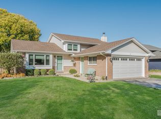 1 Ashcroft Ct, Bolingbrook, IL 60490