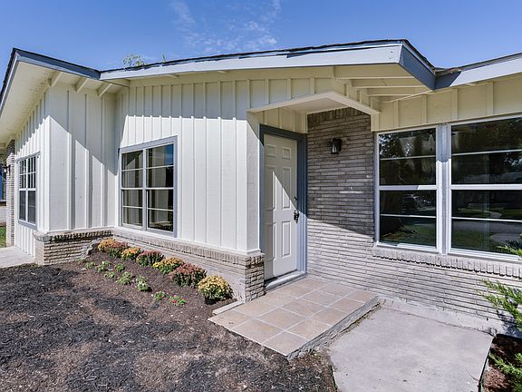 3rd image of 343 Craigmont Ln