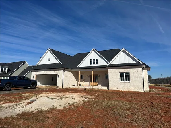 108 Meeting House Ln, Advance, NC 27006