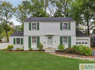 3 Grant Ct, Metuchen, NJ 08840