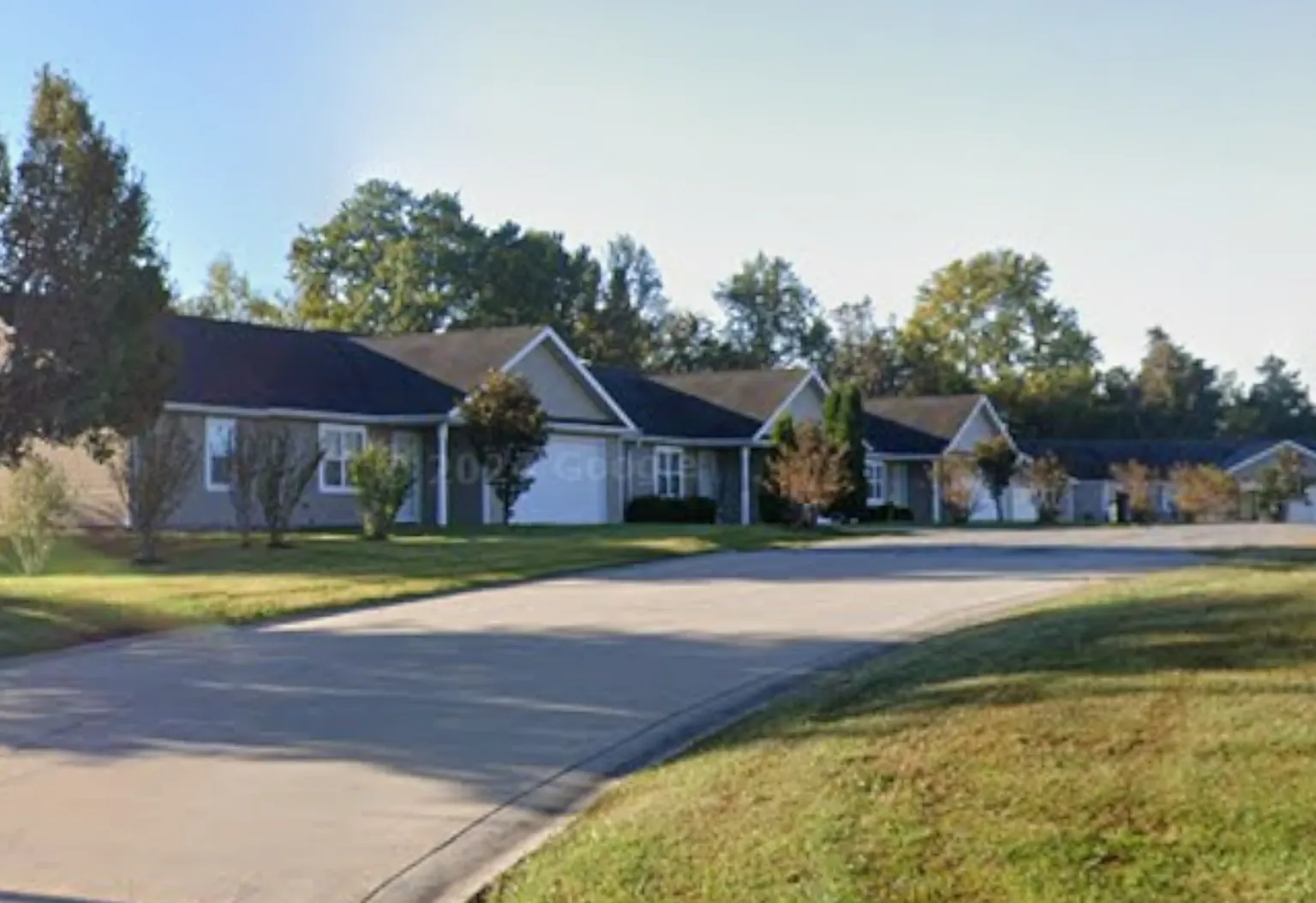 Easterly Luxury — Photo 1