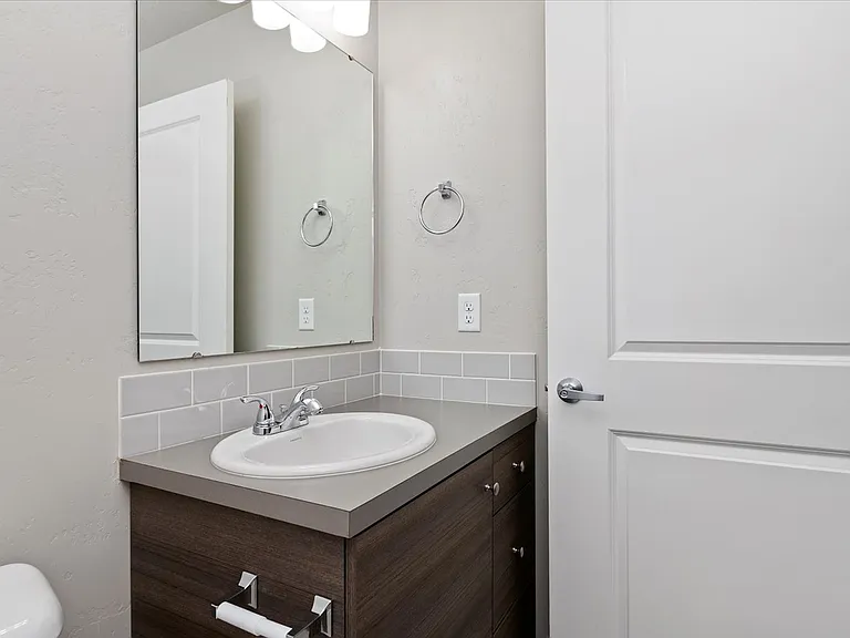 WhistleStop Apartments — Photo 32