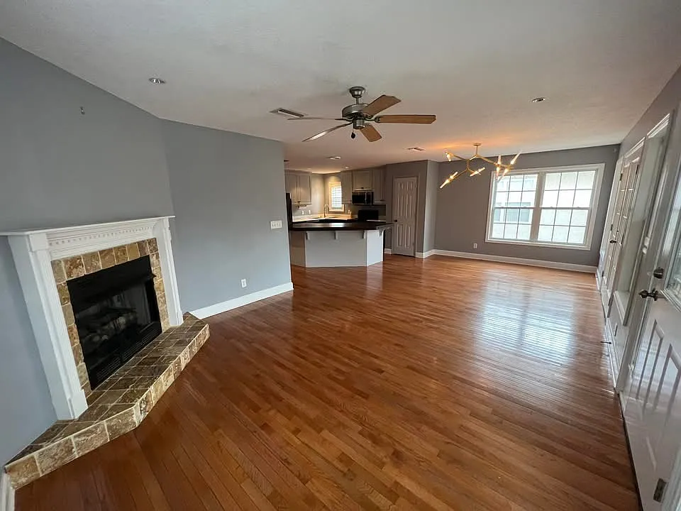 3 bed, 2000 sqft, $3,000 — Photo 1
